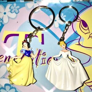 🩵3/$18🩵 VINTAGE DISNEY PRINCESS KEYCHAINS